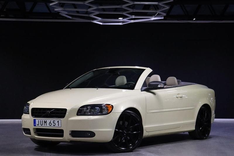 Ljusgul (gul) Begagnad 2009 Volvo C70 Performance Cab | 179 900 kr (Dyr) - Bild 1/4