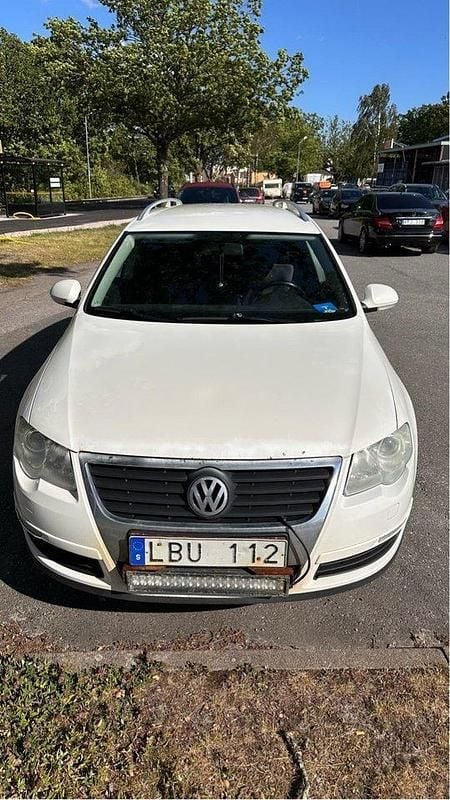 Vit Begagnad 2010 VW Passat Sportline Kombi | 15 000 kr (Bra pris) - Bild 1/4