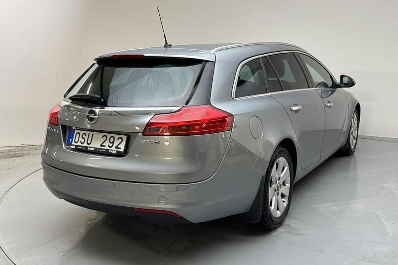 Begagnad Opel Insignia 160 HK (117 kW) 2012 Grå Kombi