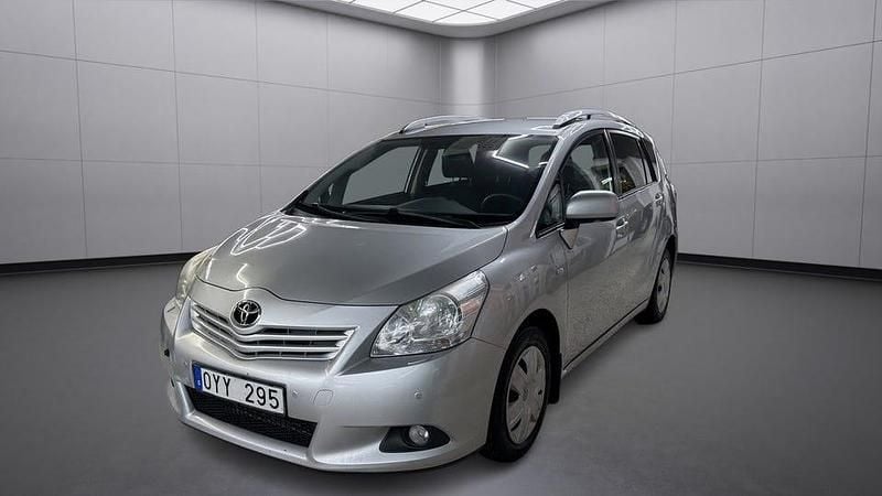Silver Begagnad 2011 Toyota Verso Minibuss | 67 500 kr (Marknadspris) - Bild 1/4