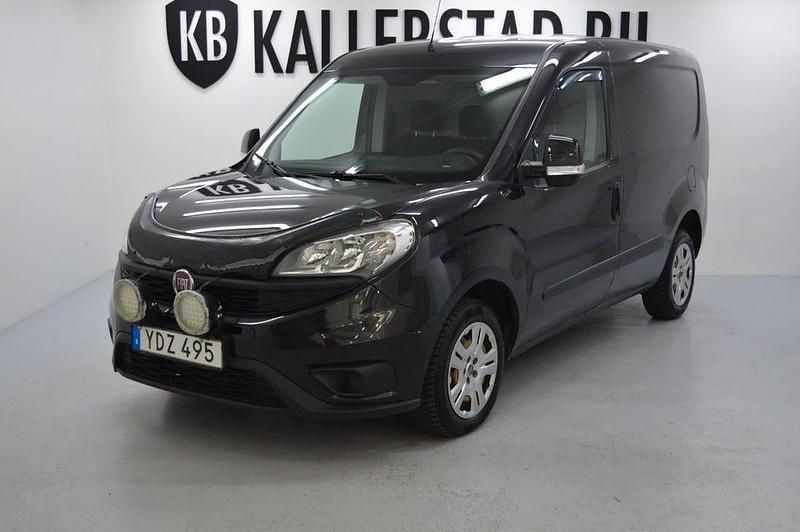 Svart Begagnad 2016 Fiat Doblò Minibuss | 54 900 kr (Marknadspris) - Bild 1/4