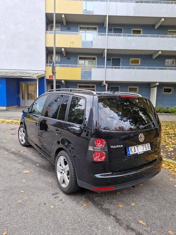 Begagnad 2010 VW Touran Minibuss | 38 000 kr (Lite dyr) - Bild 1/4