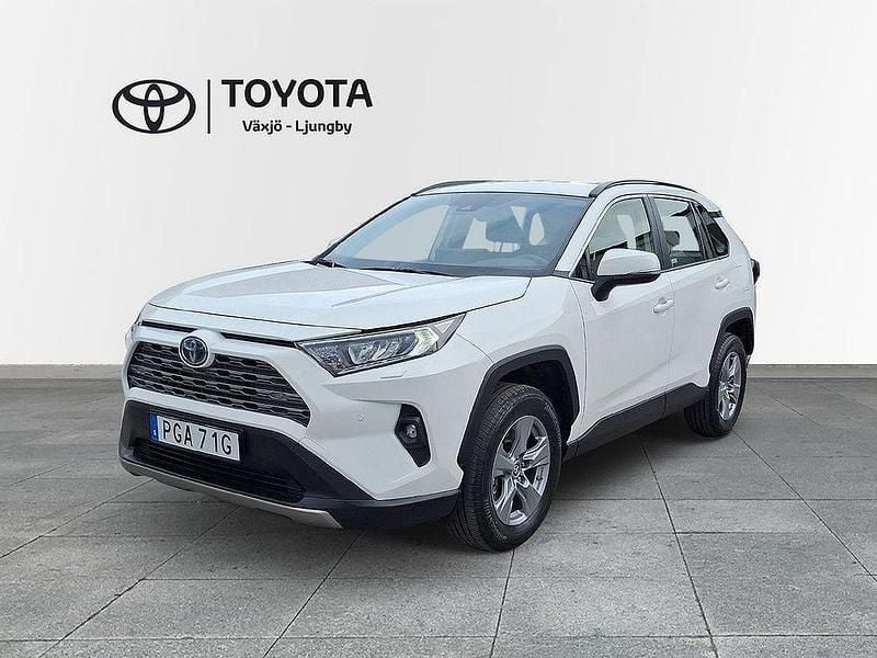 Vit Begagnad 2024 Toyota RAV4 Hybrid Active SUV | 419 000 kr (Bra pris) - Bild 1/4