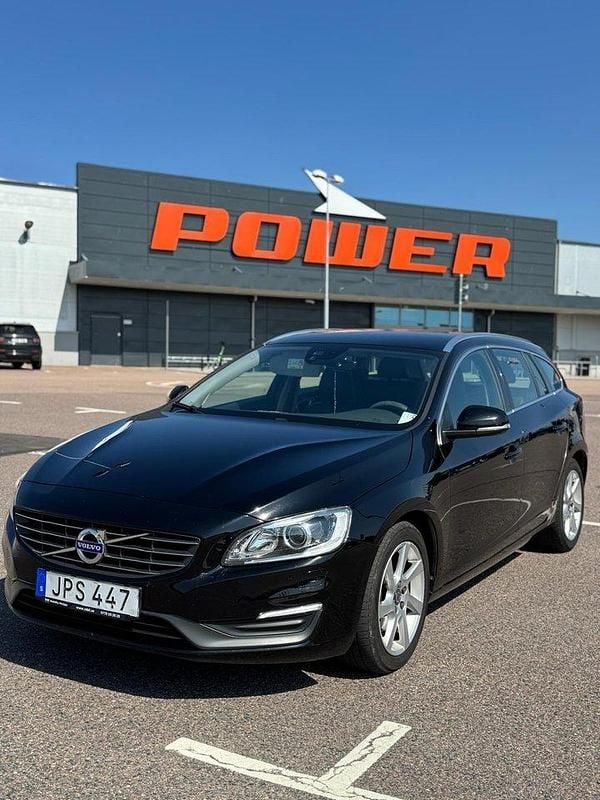 Svart Begagnad 2015 Volvo V60 Summum Kombi | 165 000 kr (Marknadspris) - Bild 1/4
