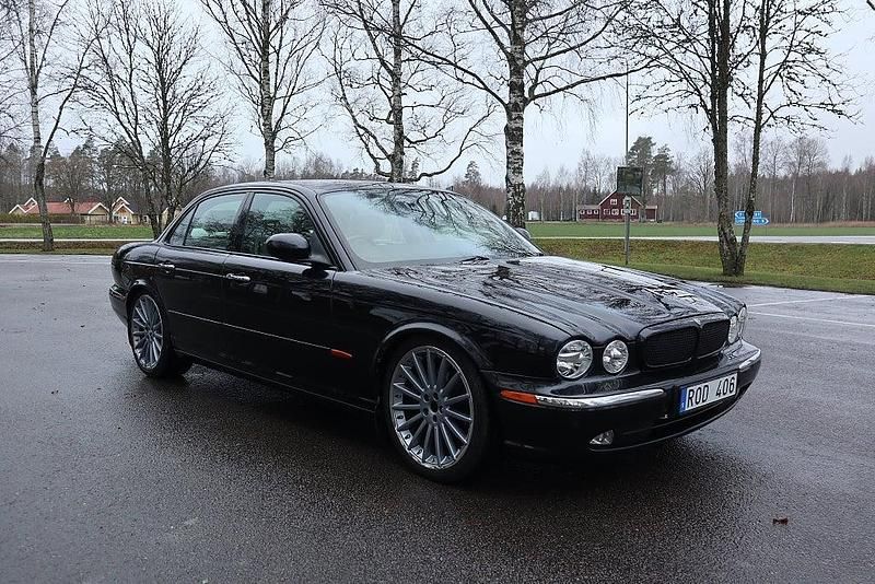 Begagnad Jaguar XJ 258 HK (189 kW) 2004 Svart Sedan