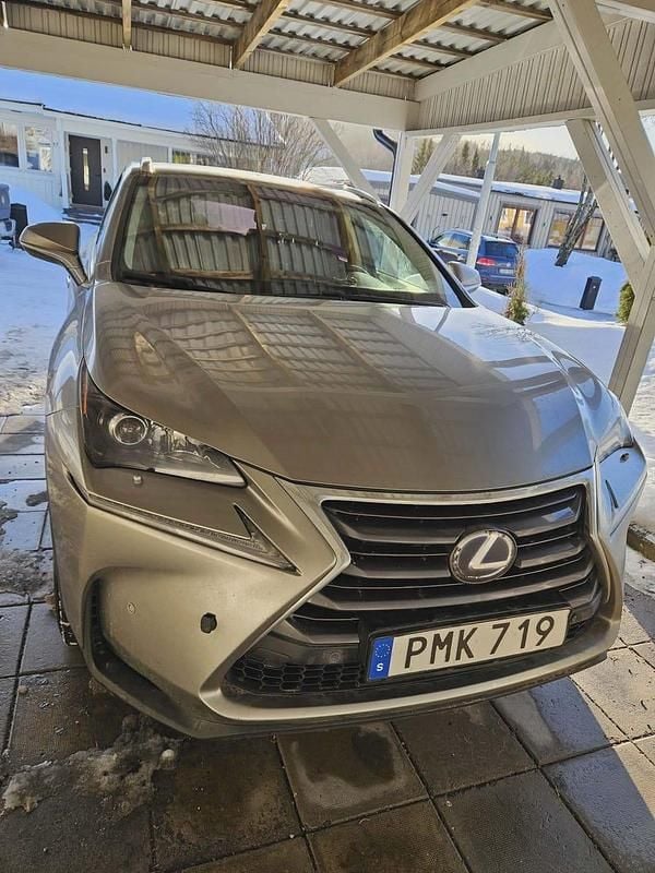 Begagnad Lexus NX300h 197 HK (144 kW) 2015 SUV