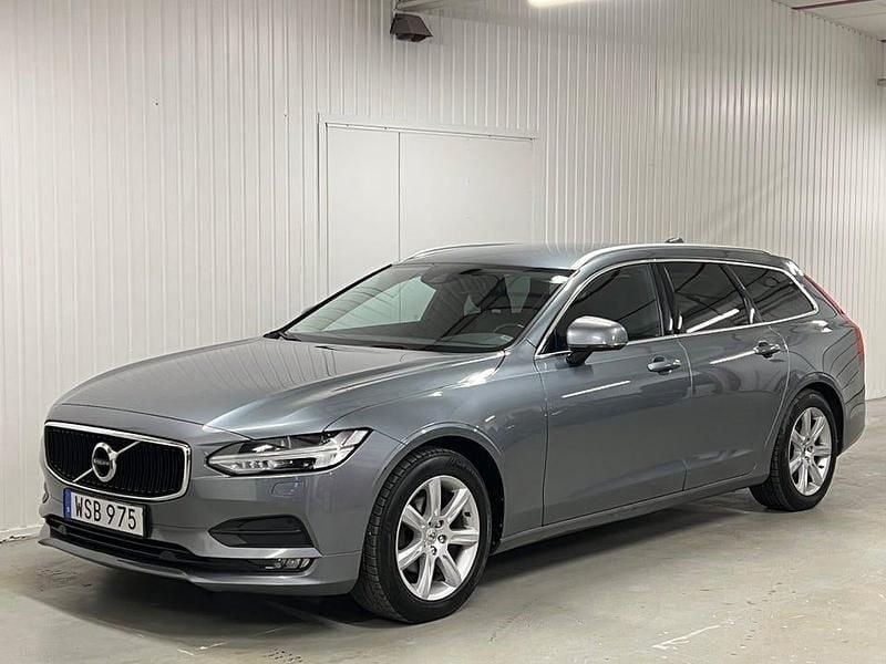 Grå Begagnad 2018 Volvo V90 Momentum Kombi | 175 900 kr (Bra pris) - Bild 1/4