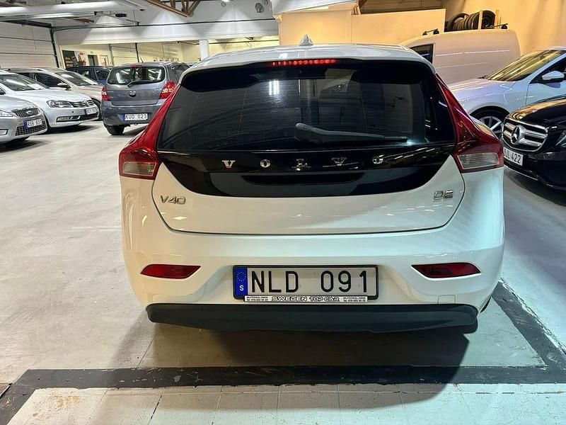 Begagnad Volvo V40 Kinetic 116 HK (85 kW) 2013 Vit Kombi