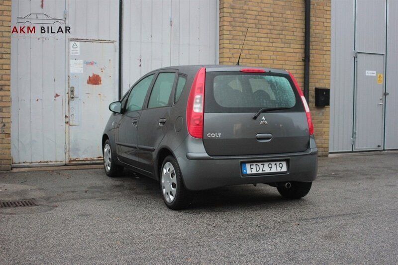 Mörkgrå Begagnad 2007 Mitsubishi Colt Halvkombi | 37 900 kr (Dyr) - Bild 1/4