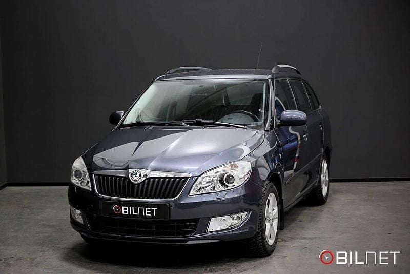 Grå Begagnad 2011 Skoda Fabia Elegance Kombi | 59 900 kr (Lite dyr) - Bild 1/3