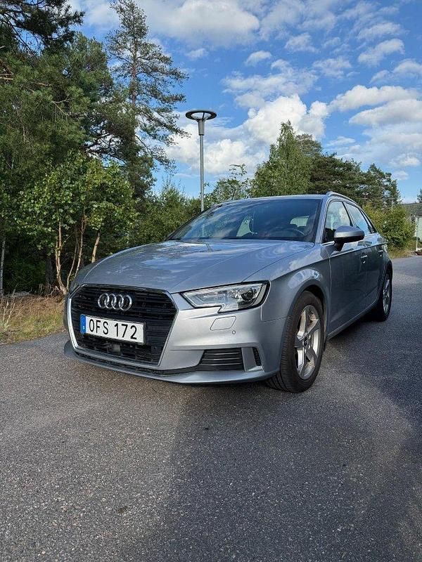 Silver Begagnad 2018 Audi A3 Halvkombi | 205 000 kr (Marknadspris) - Bild 1/4