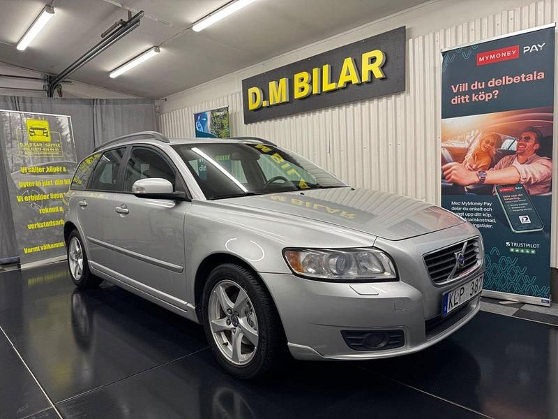 Begagnad Volvo V50 Momentum 125 HK (91 kW) 2008 Ljusgrå Kombi