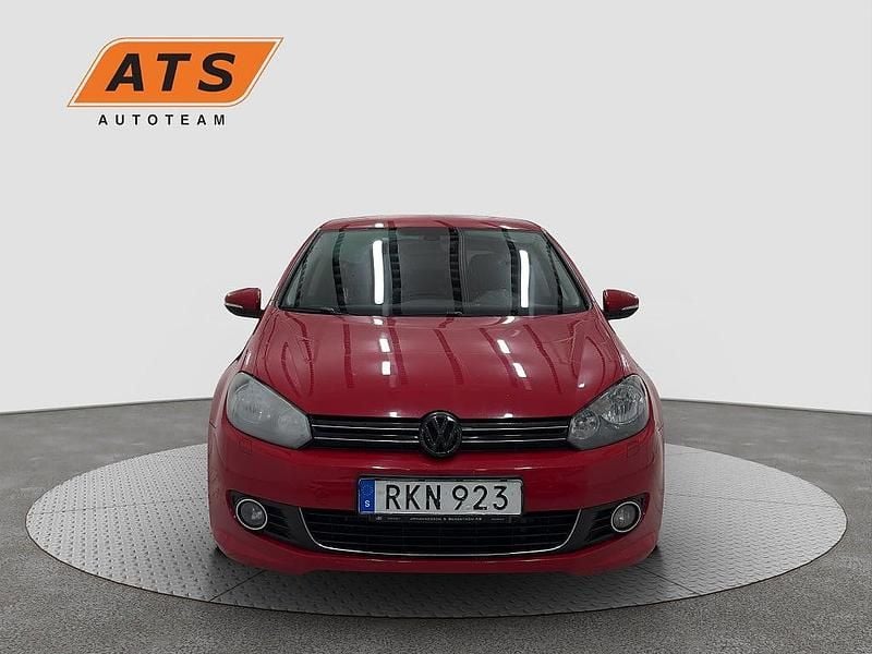 Röd Begagnad 2012 VW Golf VII Halvkombi | 49 900 kr (Marknadspris) - Bild 1/4