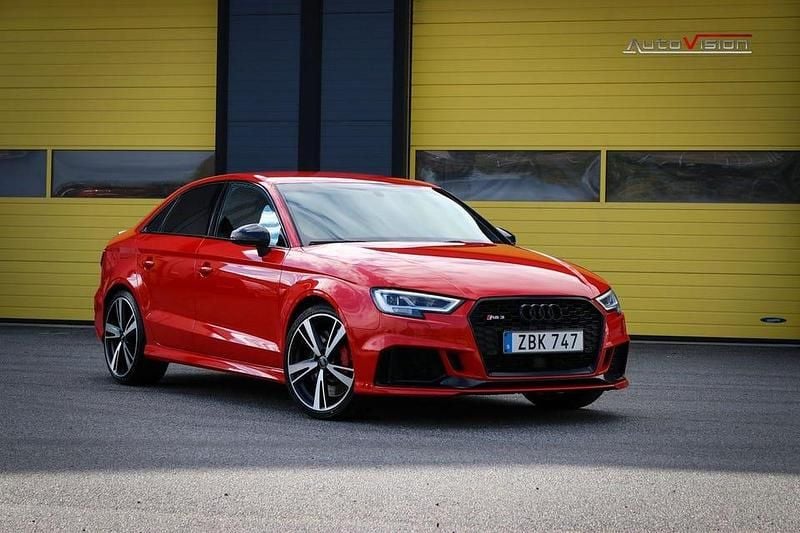 Röd Begagnad 2017 Audi RS3 Comfort Sedan | 439 900 kr (Marknadspris) - Bild 1/4
