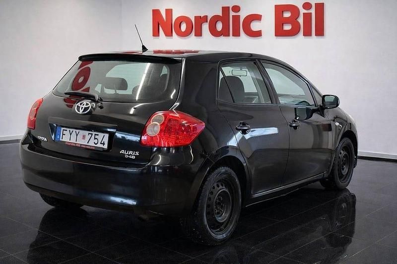 Begagnad Toyota Auris 126 HK (92 kW) 2007 Svart Halvkombi