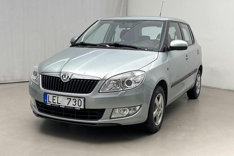 Ljusgrön Begagnad 2011 Skoda Fabia | 56 000 kr (Lite dyr) - Bild 1/4