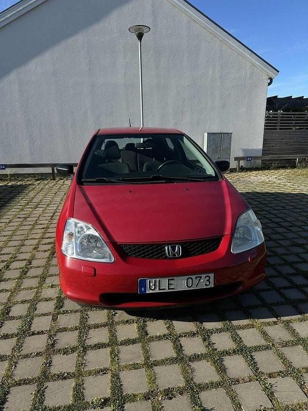 Röd Begagnad 2003 Honda Civic Halvkombi | 19 000 kr (Lite dyr) - Bild 1/4