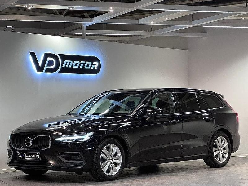 Begagnad Volvo V60 Momentum 190 HK (139 kW) 2020 Svart Kombi
