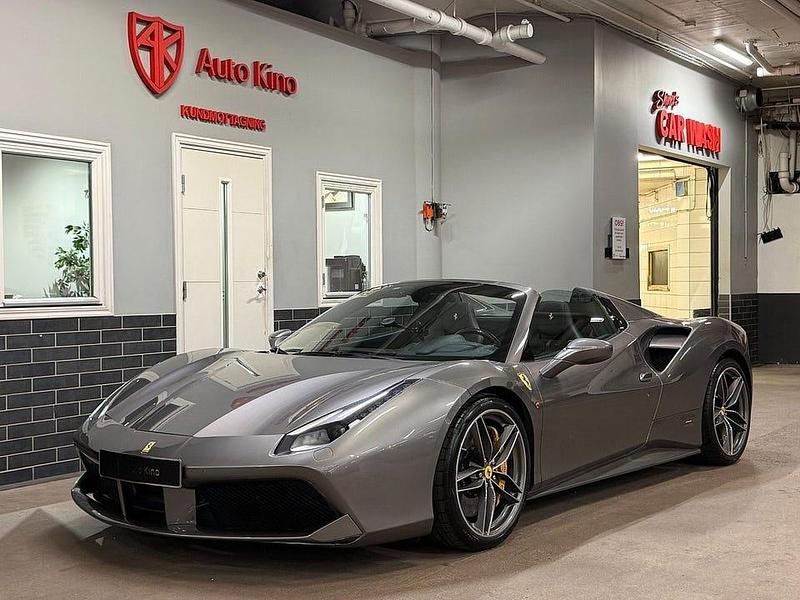 Grigio ferro metallic speciallack Begagnad 2018 Ferrari 488 Cab | 2 949 000 kr - Bild 1/4