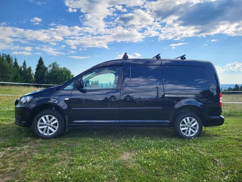 Svart Begagnad 2014 VW Caddy Maxi Minibuss | 100 000 kr (Marknadspris) - Bild 1/4