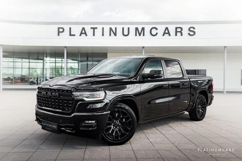 Svart (diamond svart metallic) Ny 2025 Dodge Ram Limited Pickup | 1 400 500 kr (Dyr) - Bild 1/4