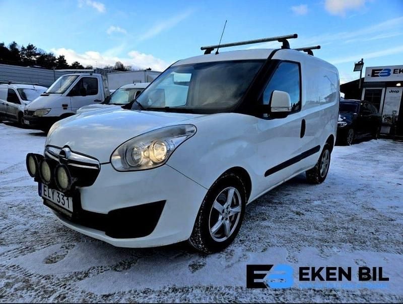 Begagnad Opel Combo 90 HK (66 kW) 2015 Vit Minibuss