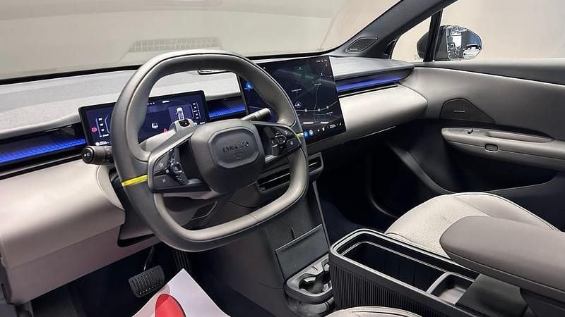 Begagnad Lynk & Co 02 200 kW (272 HK) 2024 Grå SUV