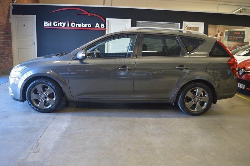Mörkgrå Begagnad 2009 Kia Ceed 3 Kombi | 64 900 kr (Lite dyr) - Bild 1/4