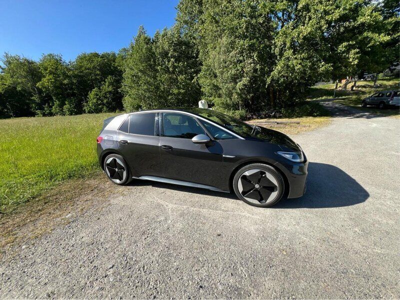 Grå Begagnad 2021 VW ID.3 Pro Performance Halvkombi | 205 000 kr (Marknadspris) - Bild 1/4