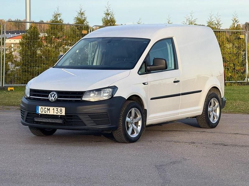 Vit Begagnad 2017 VW Caddy Minibuss | 117 900 kr (Marknadspris) - Bild 1/4