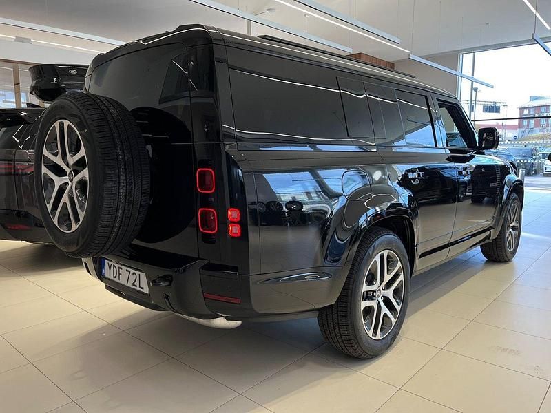 Begagnad Land Rover Defender SE Dynamic 301 HK (221 kW) 2024 Svart SUV