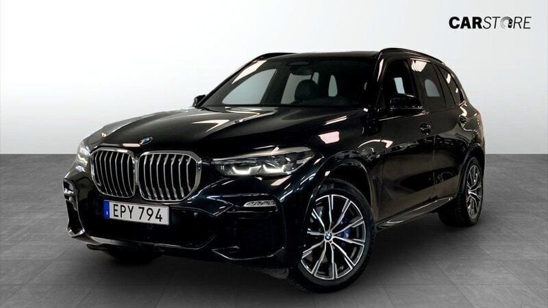 Svart (black) Begagnad 2018 BMW X5 M Sport SUV | 489 900 kr - Bild 1/4