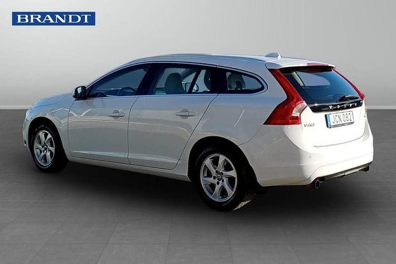 Begagnad Volvo V60 Summum 192 HK (141 kW) 2016 Vit Kombi