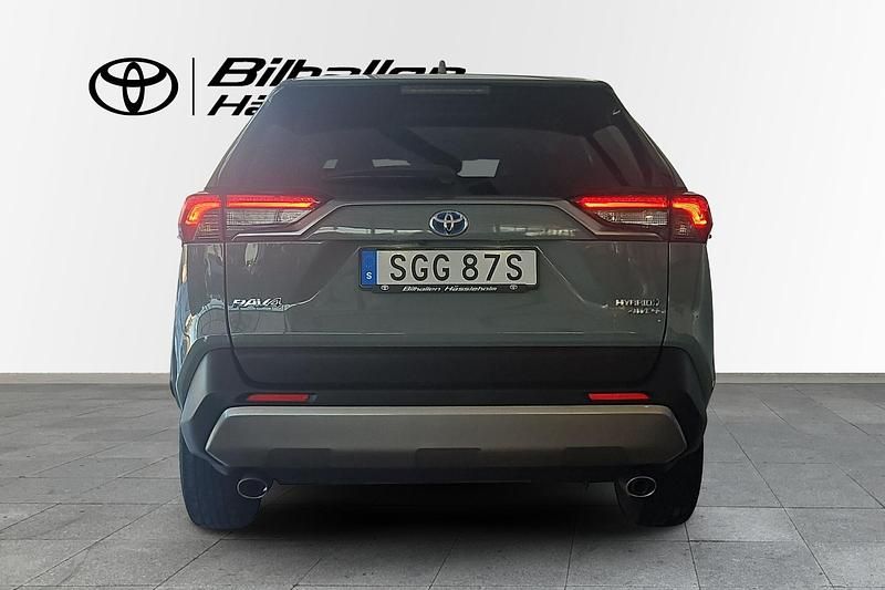 Begagnad Toyota RAV4 Hybrid Executive 224 HK (164 kW) 2022 Grön SUV