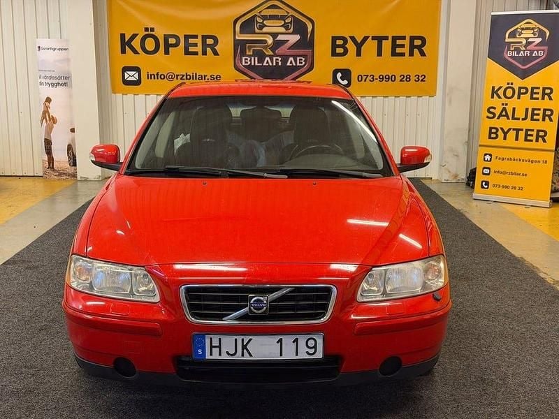 Röd Begagnad 2007 Volvo S60 Kinetic Sedan | 59 900 kr (Marknadspris) - Bild 1/4