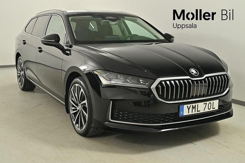 Svart Begagnad 2025 Skoda Superb LAURIN & KLEMENT Kombi | 499 900 kr - Bild 1/4