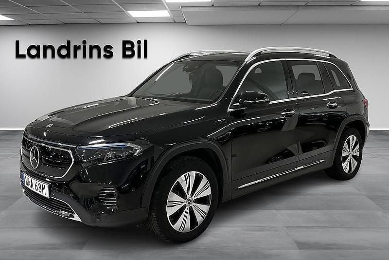 Svart (nattsvart) Begagnad 2022 Mercedes EQB300 Premium SUV | 399 900 kr (Marknadspris) - Bild 1/4