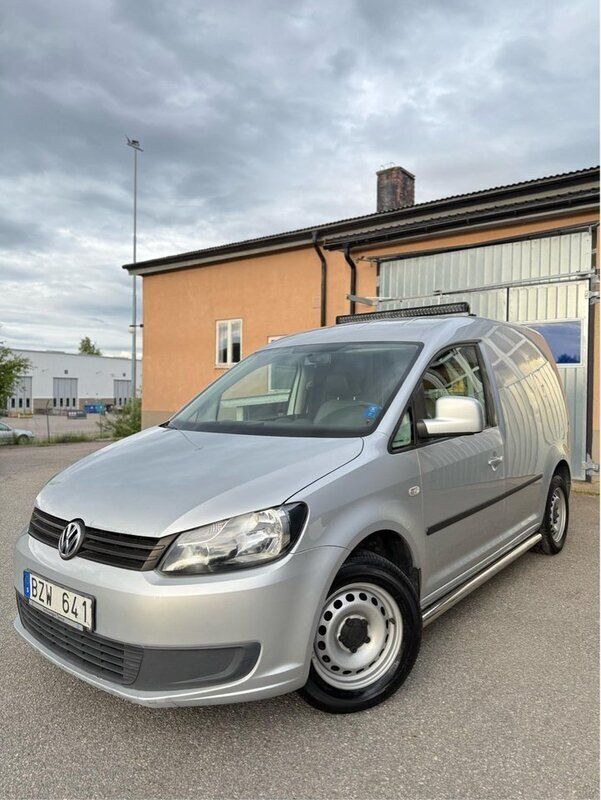 Silver Begagnad 2013 VW Caddy Minibuss | 45 000 kr (Bra pris) - Bild 1/4