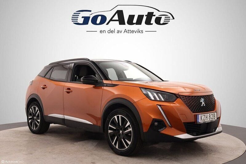 Grå Begagnad 2021 Peugeot e-2008 GT SUV | 209 500 kr (Marknadspris) - Bild 1/4