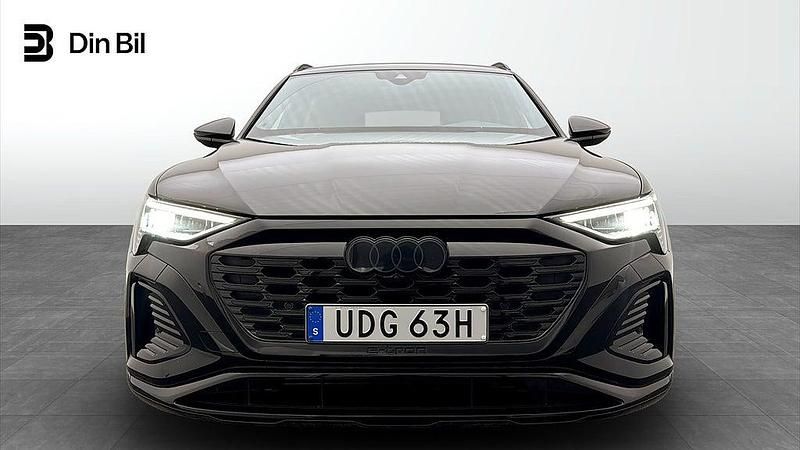 Begagnad Audi e-tron S-Line 300 kW (408 HK) 2023 Svart SUV