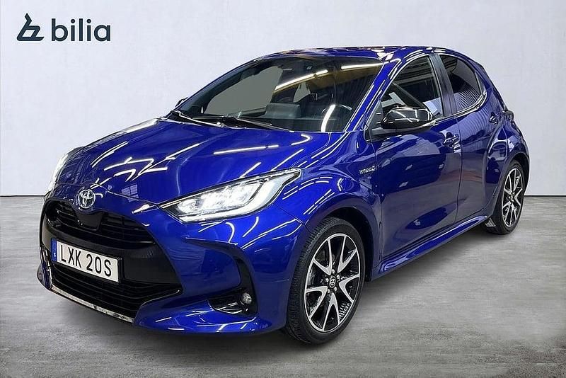Blå Begagnad 2020 Toyota Yaris Hybrid Style Halvkombi | 199 900 kr (Marknadspris) - Bild 1/3