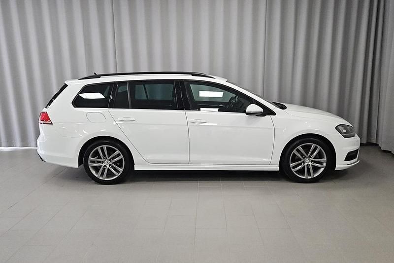 Begagnad VW Golf VII R-line 151 HK (111 kW) 2017 Vit Kombi