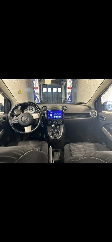 Grå Begagnad 2010 Mazda 2 Halvkombi | 29 000 kr (Bra pris) - Bild 1/4