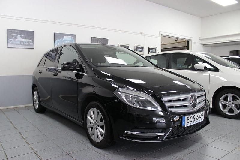 Begagnad Mercedes B220 Edition 170 HK (125 kW) 2013 Svart Minibuss