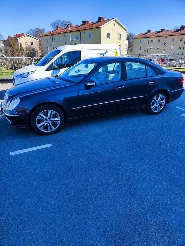 Blå Begagnad 2005 Mercedes E350 Avantgarde Sedan | 45 000 kr - Bild 1/4