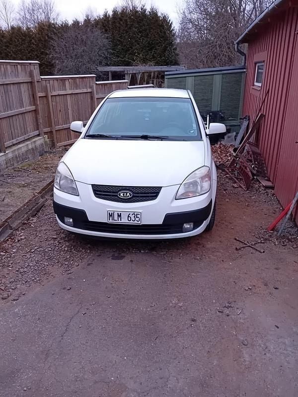 Begagnad 2007 Kia Rio | 11 500 kr (Marknadspris) - Bild 1/4