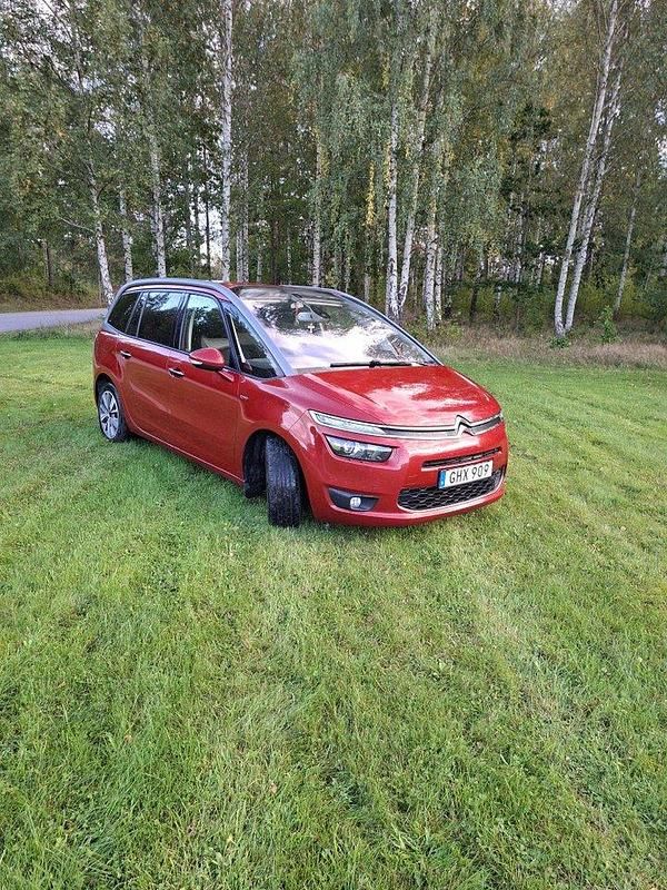 Röd Begagnad 2014 Citroën Grand C4 Picasso Minibuss | 105 000 kr (Marknadspris) - Bild 1/4