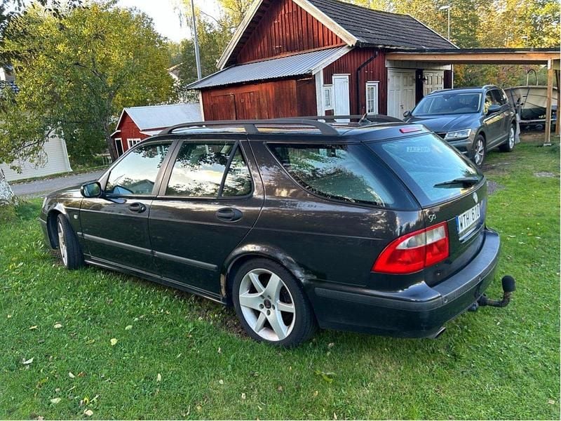 Grå Begagnad 2005 Saab 9-5 Vector Kombi | 9 000 kr (Marknadspris) - Bild 1/4