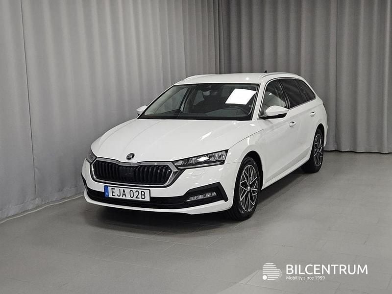 Vit Begagnad 2023 Skoda Octavia Ambition Kombi | 254 900 kr (Marknadspris) - Bild 1/4