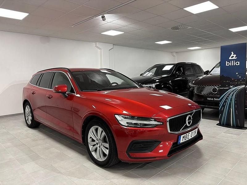 Röd Begagnad 2021 Volvo V60 Pro Kombi | 299 900 kr (Bra pris) - Bild 1/3